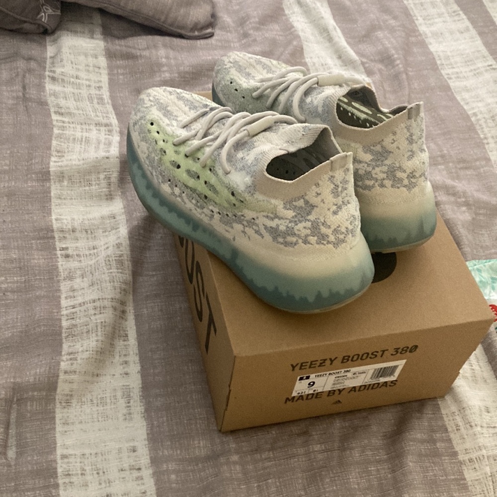 Yeezy used 4 times